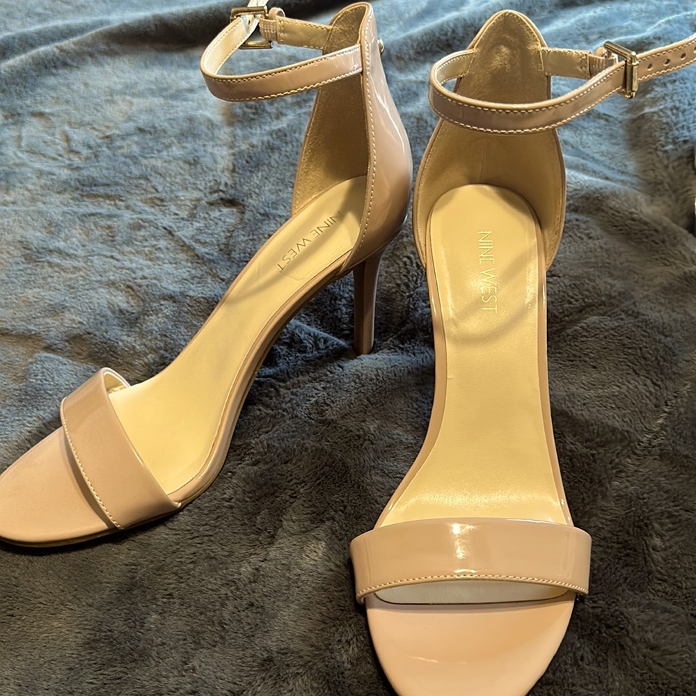 Nude Nine West heels size 9.5 women’s.